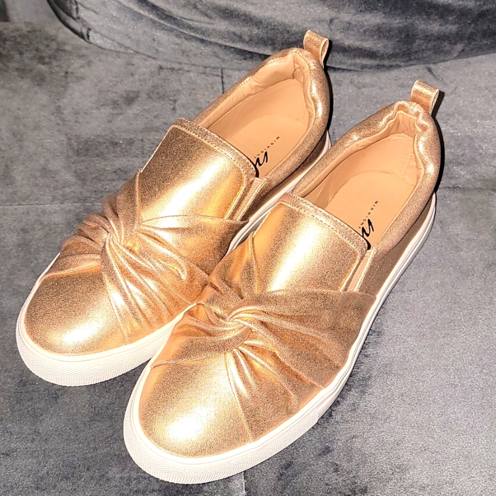NIB Midnight Velvet Rose Gold Sneakers Size 9 (but fits like 8 1/2).